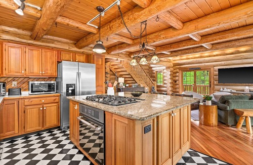 Cloquet Cabin | Sauna, Massage Chair, Firepit, Woods, Pet Friendly