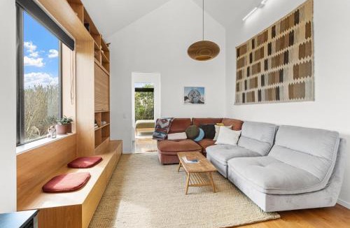 Warea House | Seafront, Sauna, Architecture The Surf Nest Full House
