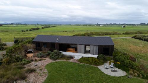 Warea House | Seafront, Sauna, Architecture The Surf Nest Full House