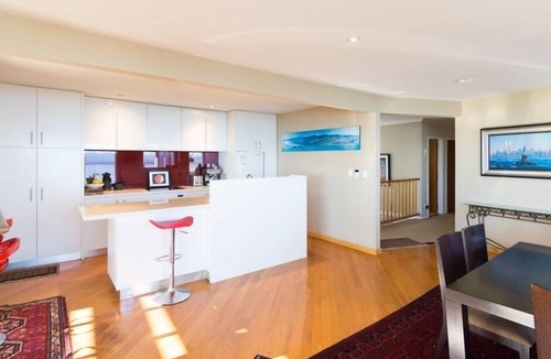 Britannia Heights House | Seaside Manor - Harbour Views, Nelson Waterfront!