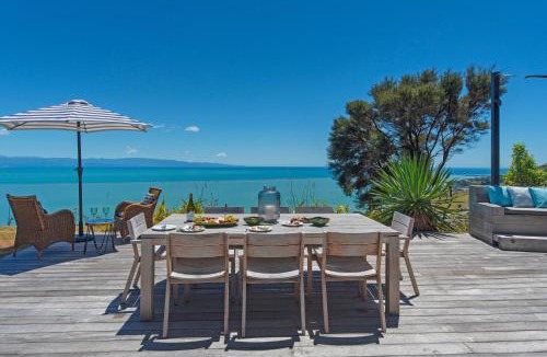 Atawhai House | Seawatch - Spa Pool & Panoramic Ocean Views