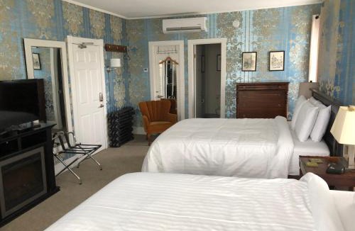 Gananoque Bed & Breakfast | Seaway Manor B&B