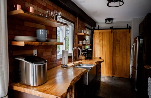 Norland Apartment | Secluded 3BR Cabin w/Hot Tub and Firepit