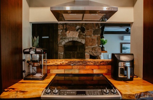 Norland Apartment | Secluded 3BR Cabin w/Hot Tub and Firepit