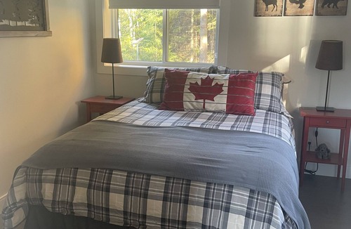 Greater Madawaska Cottage | Secluded and Cozy allnSeason Lakefront Cottage (No Pets)