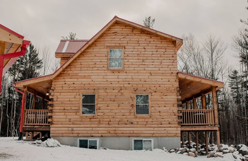 Hamilton Township Cabin | Secluded Luxury Cabin with Hot Tub, 10 mins from Cobourg Beach