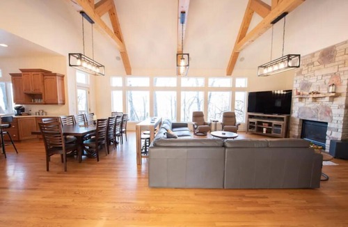 Blaine House | Secluded Spa-cious Retreat -Beds for 8. Plus 3 foldaways extra