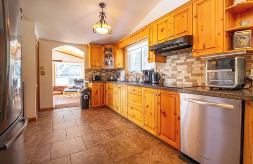 Eagle Lake Cottage | Serendipity - Five Bedroom Cottage, Sleeps 10
