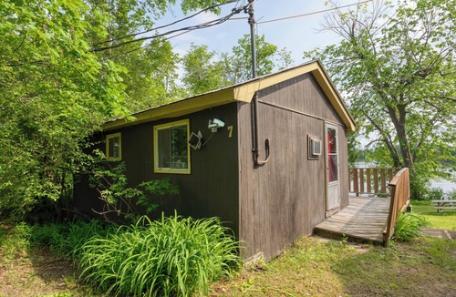 Frontenac Cabin | Serene 2-Bed + Futon Lakeside Cottage: Sleeps 5-6, Full Amenities!