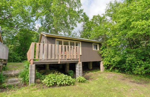 Frontenac Cabin | Serene 2-Bed + Futon Lakeside Cottage: Sleeps 5-6, Full Amenities!