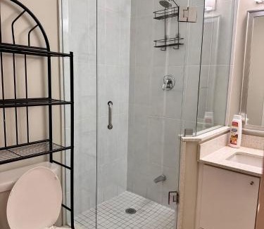Hurontario House | Serene Queen Room Shared Unit