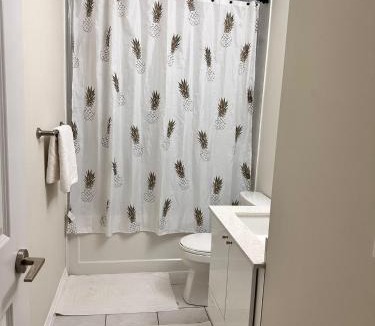 Hurontario House | Serene Queen Room Shared Unit