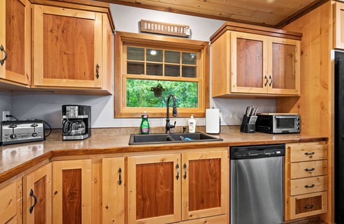 Duluth House | Serenity Lodging- Large Peaceful Home-10 miles from the Heart of Downtown