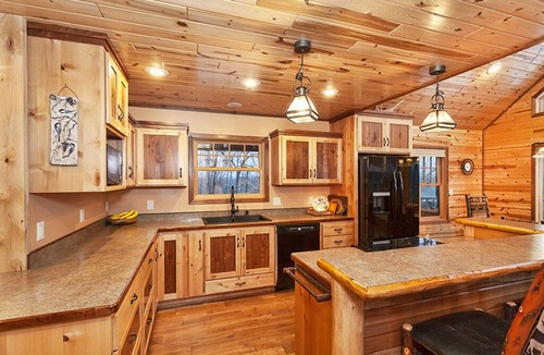 Duluth House | Serenity Lodging- Large Peaceful Home-10 miles from the Heart of Downtown