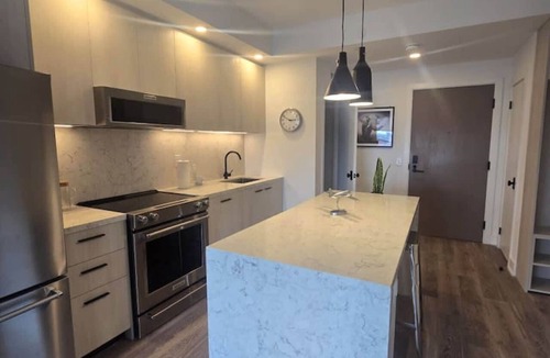 Downtown Toronto Apartment | Serviced 1 Bedroom Apartment in Toronto | Elm-Ledbury Building