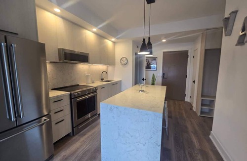 Downtown Toronto Apartment | Serviced 1 Bedroom Apartment in Toronto | Elm-Ledbury Building