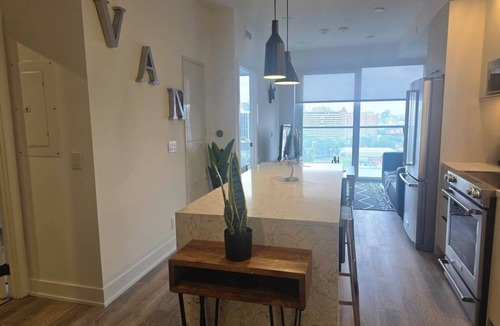 Downtown Toronto Apartment | Serviced 1 Bedroom Apartment in Toronto | Elm-Ledbury Building