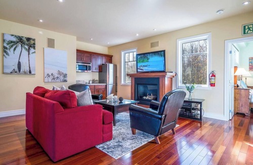 Craigleith Ski Chalet | Shale Beach House - 5 minutes drive to Blue Mountain Village!