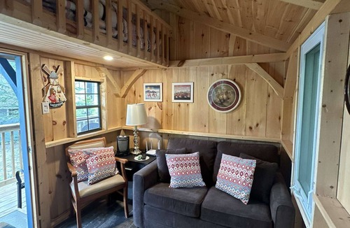 Faraday Cottage | SHARON'S LAKEVIEW COTTAGE - WATERFRONT PROPERTY! SUMMER AVAILABILITY!