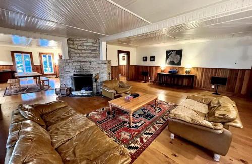 Leeds and the Thousand Islands House | Sheep Island's Homestay