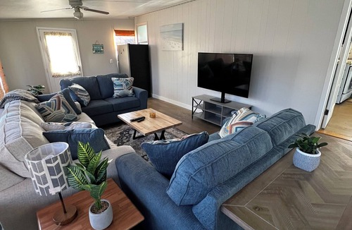 Sherkston House | Sherkston shore Resort - cozy comfortable and sleeps 8