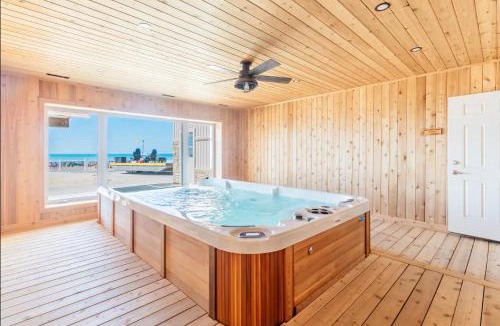 Grand Bend House | Shoreline Palace - 6 Bed, 3 Bath, Beachfront, Swim spa, Pool table