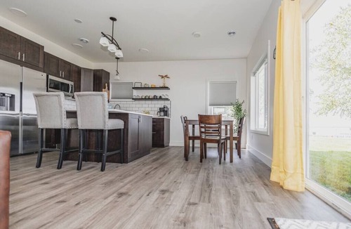 Ottertail House | Shoreside 4b/4b walkout retreat with perfect sand