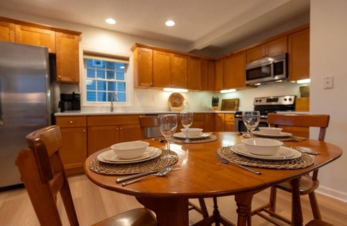 Shoreview House | Shoreview Lakeside Cottage