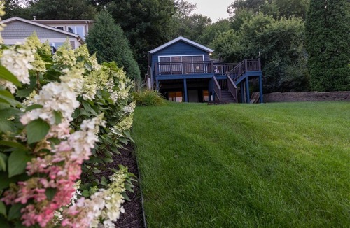 Shoreview House | Shoreview Lakeside Cottage