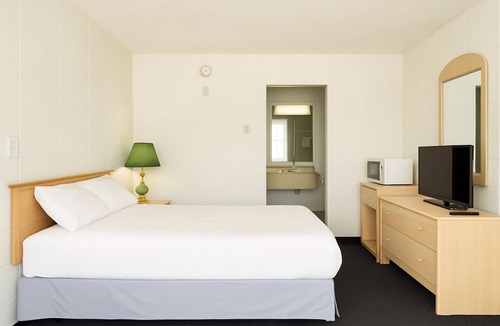 Grande Prairie Hotel | Silver Crest Lodge