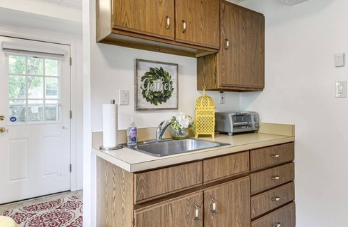 Silver Spring Apartment | Silver Spring Retreat Near DC | Pet Friendly Yard