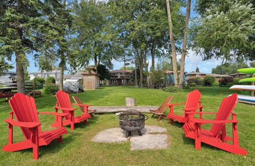 Orillia Cottage | Simcoe Sunrise - Cozy Waterfront Home in Orillia