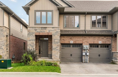 Stoney Creek House | Simply Comfort. 3BR 2.5BA Townhome 1 min to the Beach. BBQ.Parking