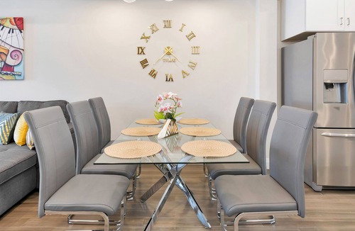 Walkerville House | Simply Comfort. New Townhomes 16 Guests, BBQ, Parking