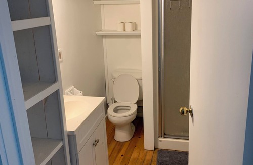 Bayfield Apartment | Sip & Stay