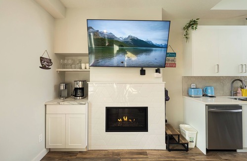 Canmore House | Skyline 207 - Mountain View Townhouse-AC - Heated Pool - Hot Tub