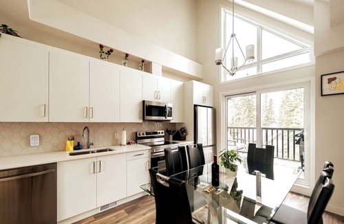 Canmore Villa | Skyline Escape Mountain Views + Hot Tub + Pool