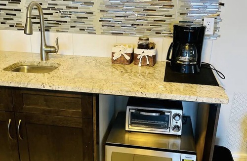 Sage Hill House | Sleek Guest House Romantic Two bedrooms spacious Basement suite