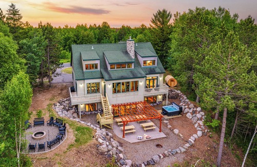 Embarrass Cabin | Sleeps 20-Lake Views-Ski-Golf-Game Room-Arcades-Sauna-Jacuzzi-Playground-Firepit