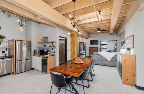 Canal Park Condo | Sleeps 6 in Canal Park with a Balcony