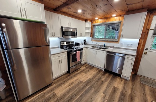 Petawawa Cabin | Slipper Inn Cabin at Pine Ridge Park