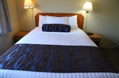 Okanagan-Similkameen Cabin | SlumberLodge Hotel