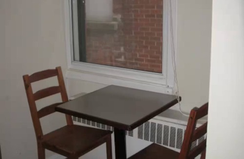 Quartier des Spectacles Apartment | Small affordable Studio near UQAM.