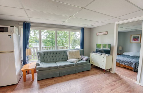 Frontenac Cabin | Small CottagennCharming 2-Bed Cottage: Your Lakeside Oasis for 4!