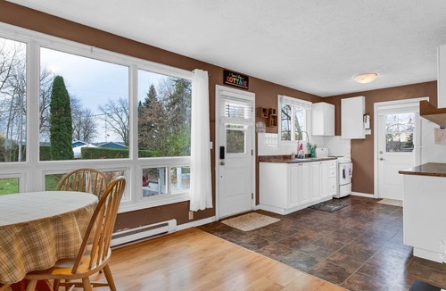 Otonabee-South Monaghan Cottage | Small & cozy cottage on rice lake