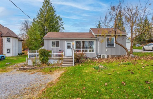 Otonabee-South Monaghan Cottage | Small & cozy cottage on rice lake