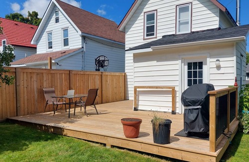 Midland House | Small retreat home located in Midland. 5 minute walk to Downtown, Restaurants.