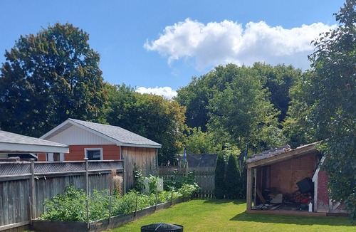 Midland House | Small retreat home located in Midland. 5 minute walk to Downtown, Restaurants.