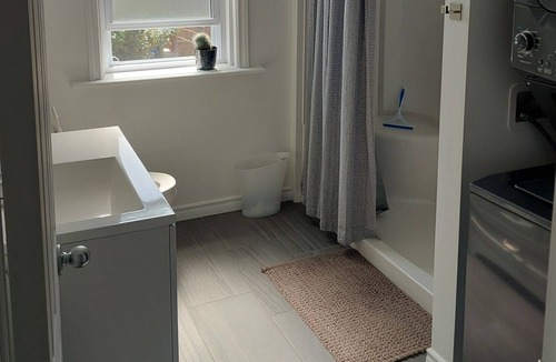 Midland House | Small retreat home located in Midland. 5 minute walk to Downtown, Restaurants.