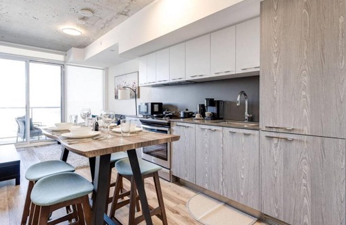 Riverside House | South Riverdale Suite with High speed WiFi and Balcony
